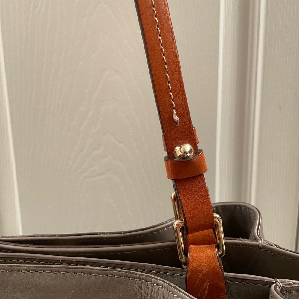 ❤️Dooney and Bourke EUC tote bag. - Picture 15 of 16
